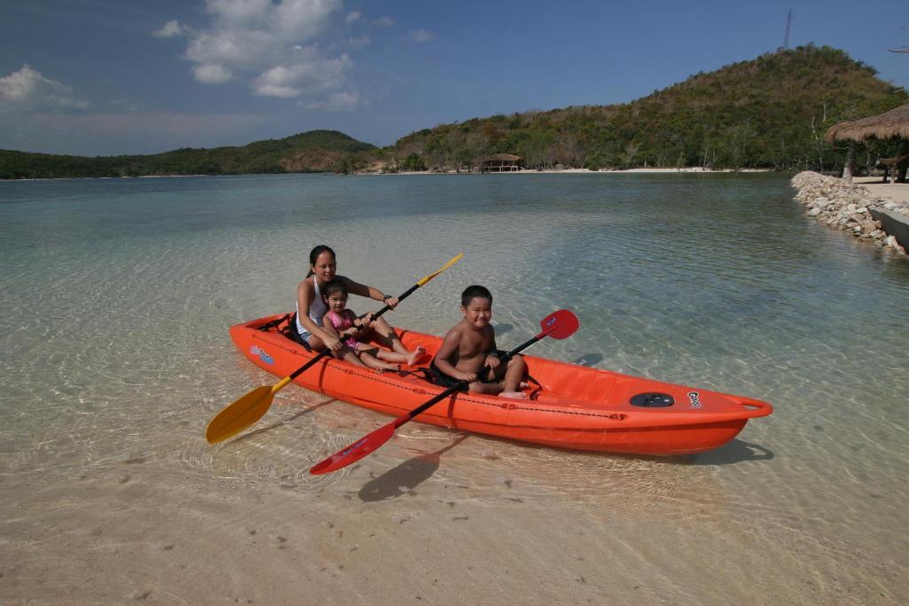 باسانغا Coral Bay Beach And Dive Resort المظهر الخارجي الصورة