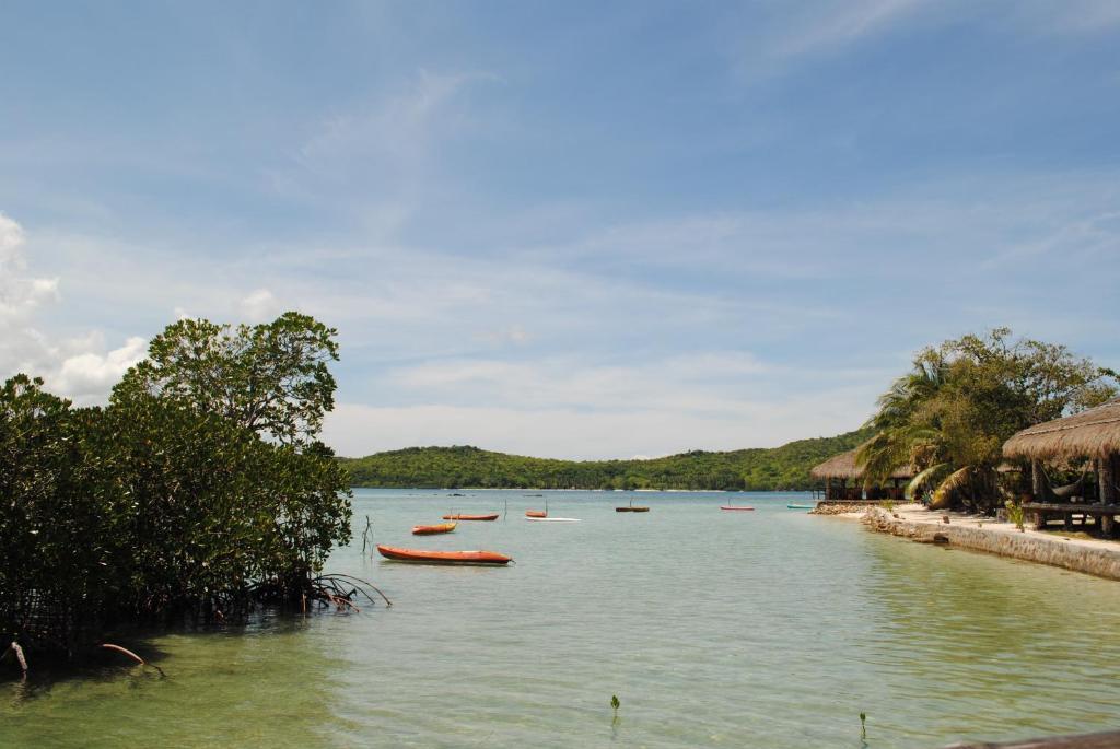 باسانغا Coral Bay Beach And Dive Resort المظهر الخارجي الصورة